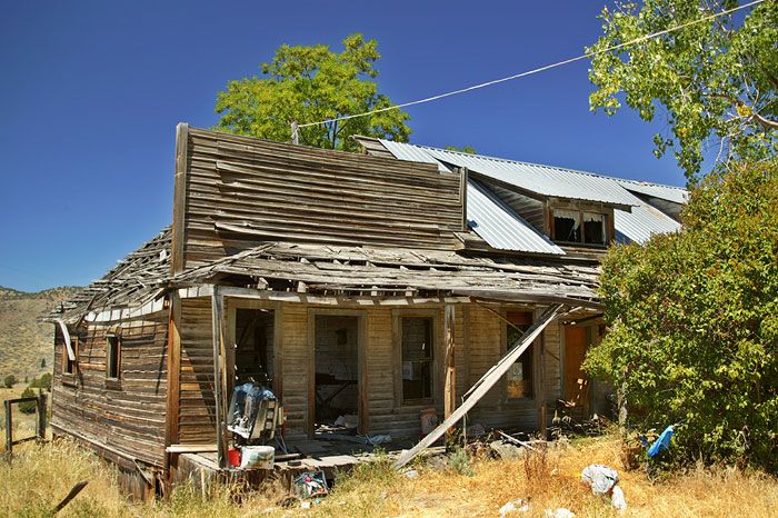 Lonerock - golden ghost town