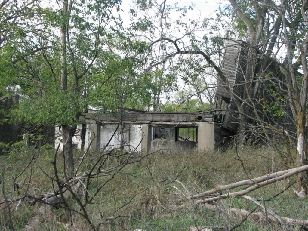 kansas ghost towns - small population exists near mississippi river