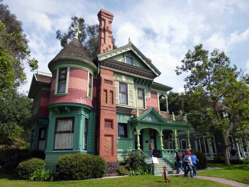 Haunted Mansions of Los Angeles